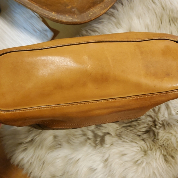 Coach 9363 East West Demi Baguette Gently Used Condition - Picture 9 of 15